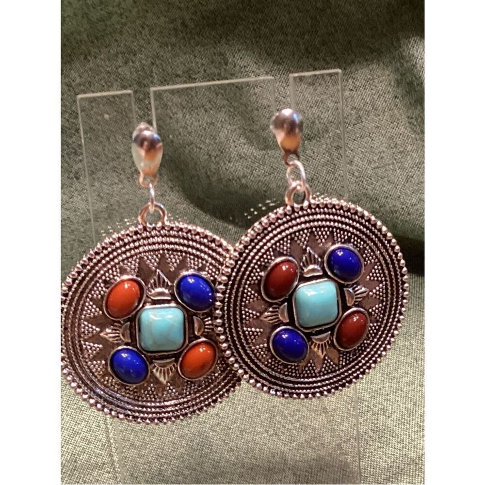 NWOT. Silvertone Post & Back Cabachon Bead Earrings